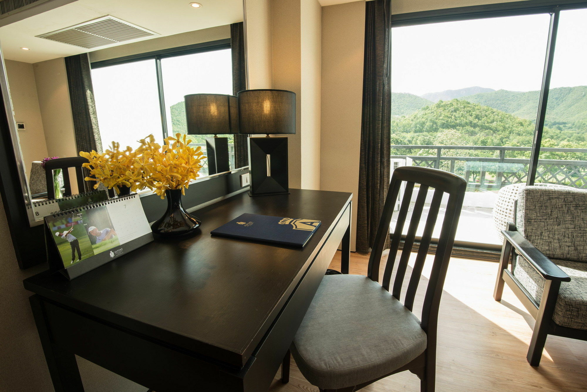Alpine Golf Resort Chiang Mai Ban Huai Sai Nua Exterior photo